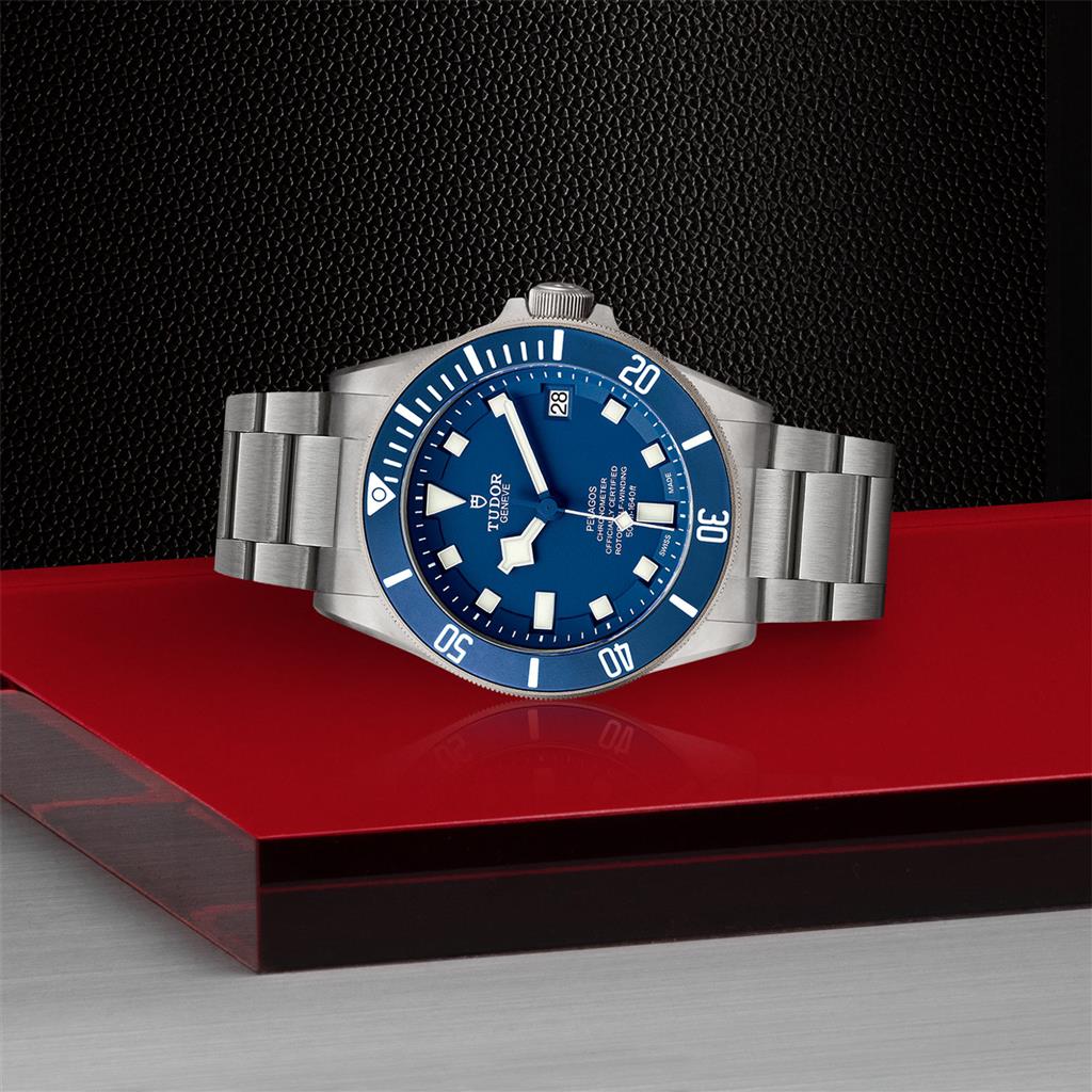 Pelagos 42mm Titanium and Steel - M25600TB-0001