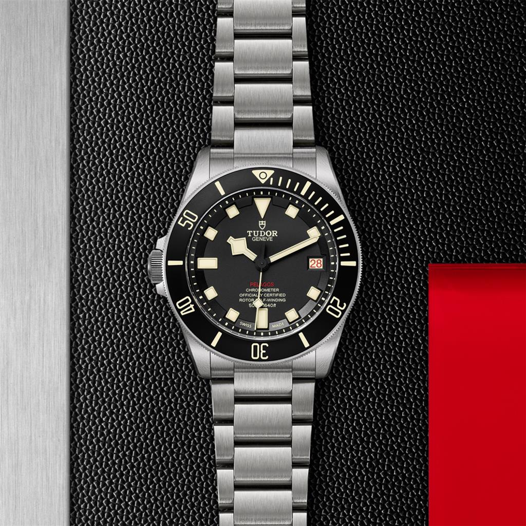Pelagos 42mm Titanium and Steel - M25610TNL-0001