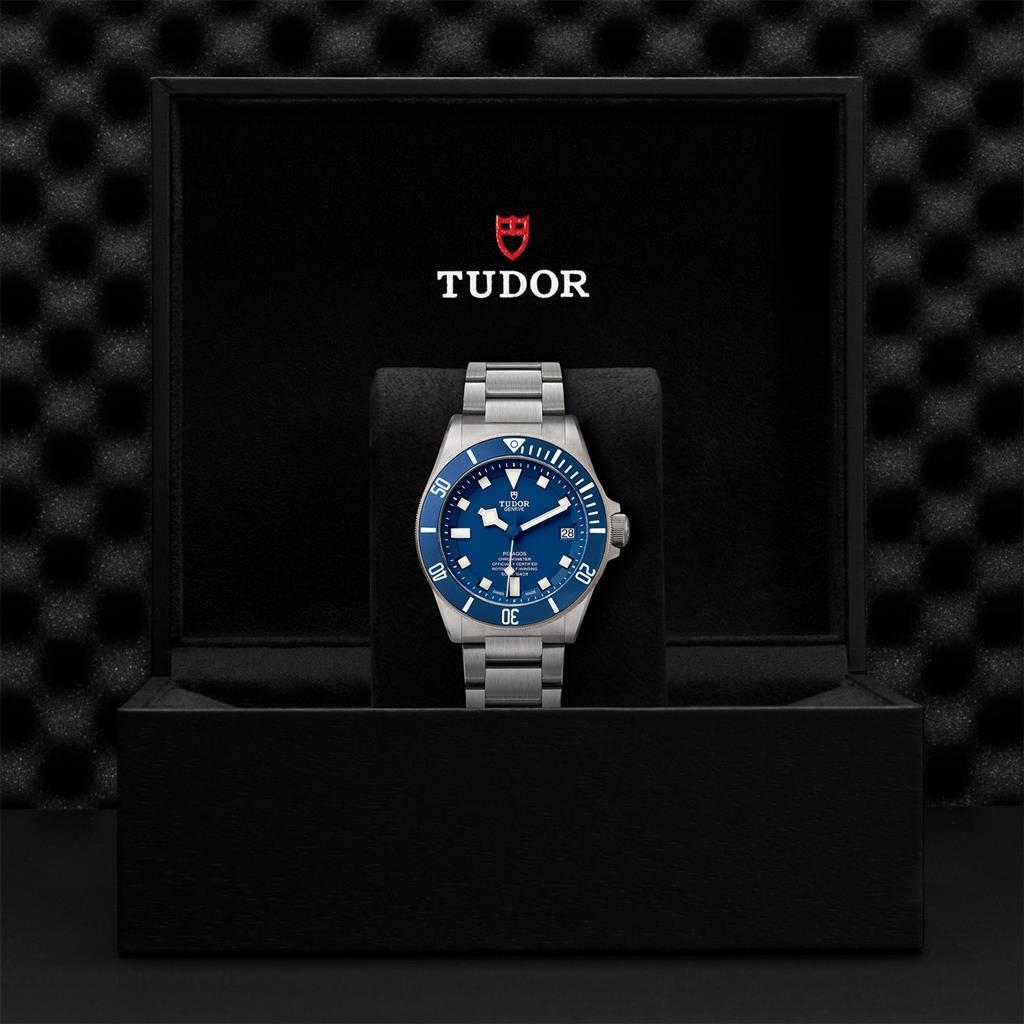 Pelagos 42mm Titanium and Steel - M25600TB-0001