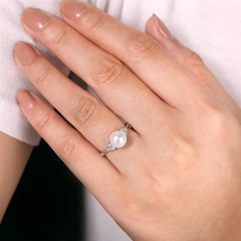14kt White Gold Pearl & Diamond Cluster Ring – 8mm Cultured Pearl