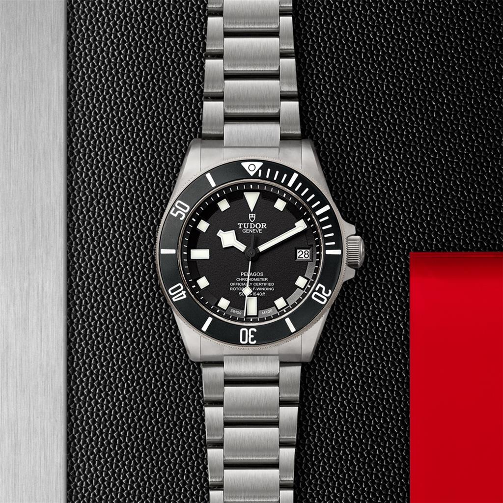 Pelagos 42mm Titanium and Steel - M25600TN-0001
