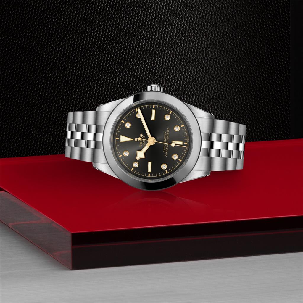Black Bay One 39 - M79660-0004
