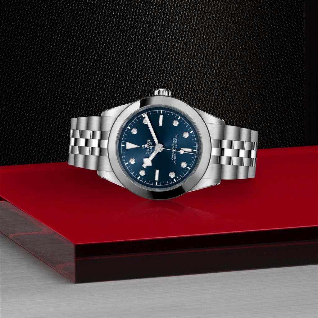 Black Bay One 39 - M79660-0005