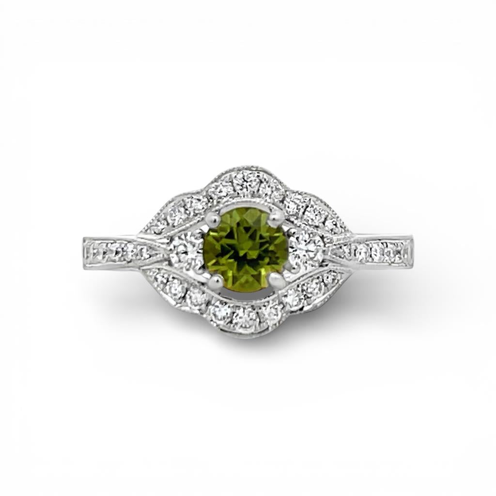 18KT White Gold Peridot Antique Ring