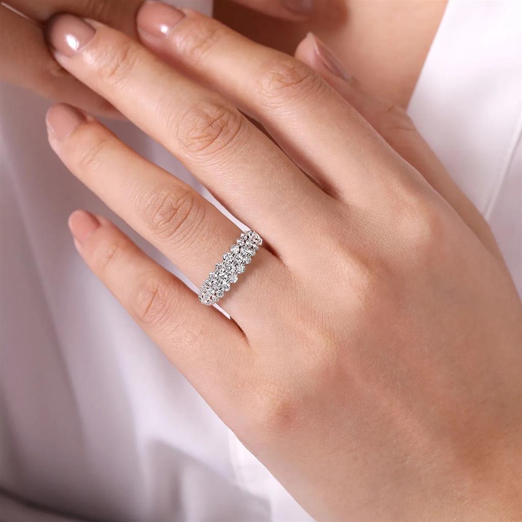 14kt White Gold Multi-Row Shared-Prong Diamond Ring. – Size 6.5
