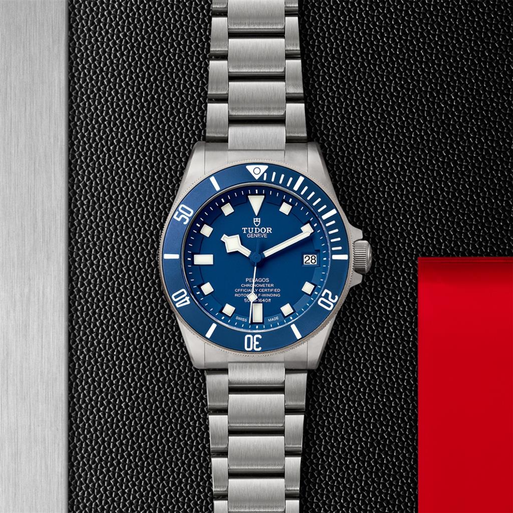Pelagos 42mm Titanium and Steel - M25600TB-0001
