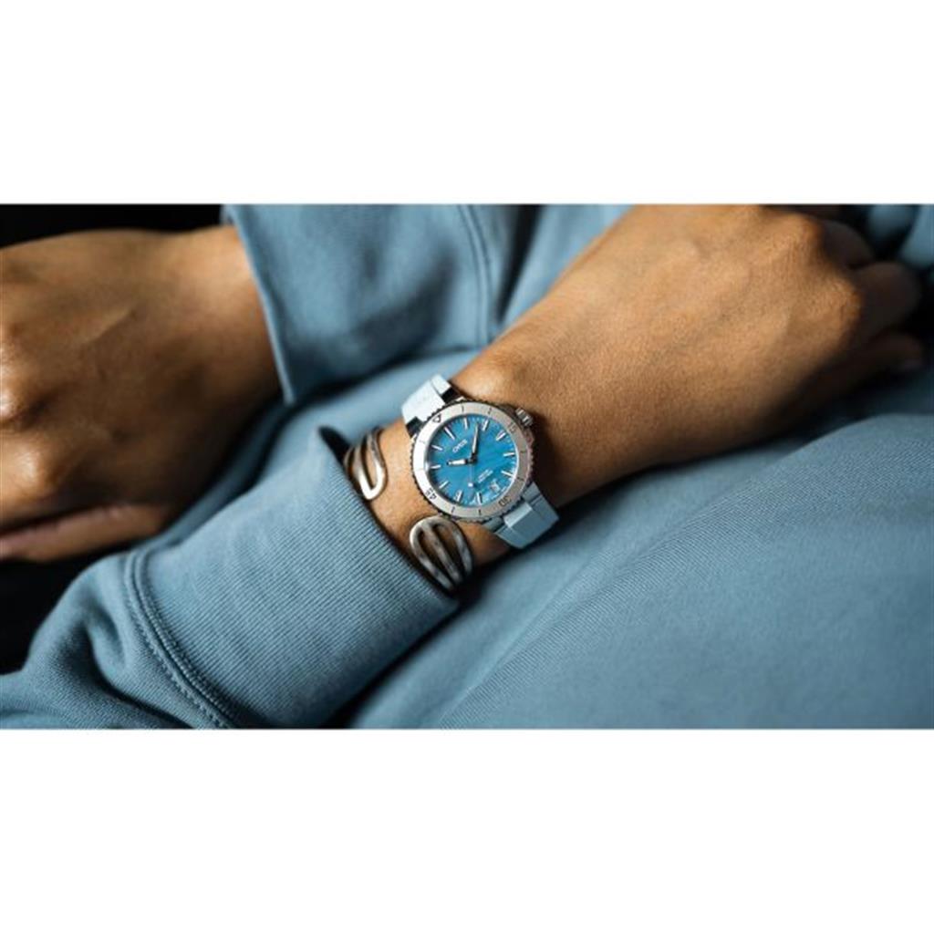 Aquis Date Blue Rubber Strap Watch | 36.5mm