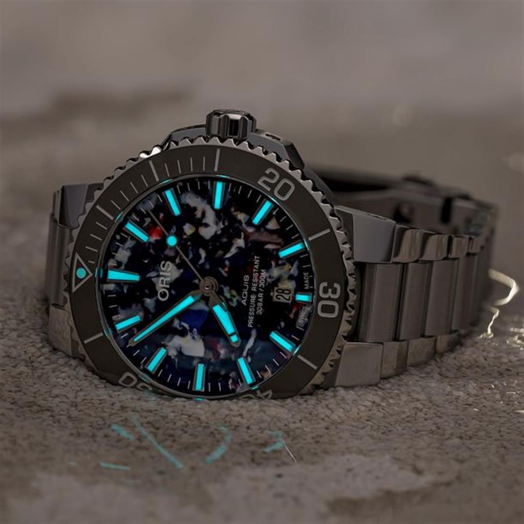 Oris Aquis Date Multi Color Dial Stainless Steel Watch | 01 733 7766 4150-Set - close up view