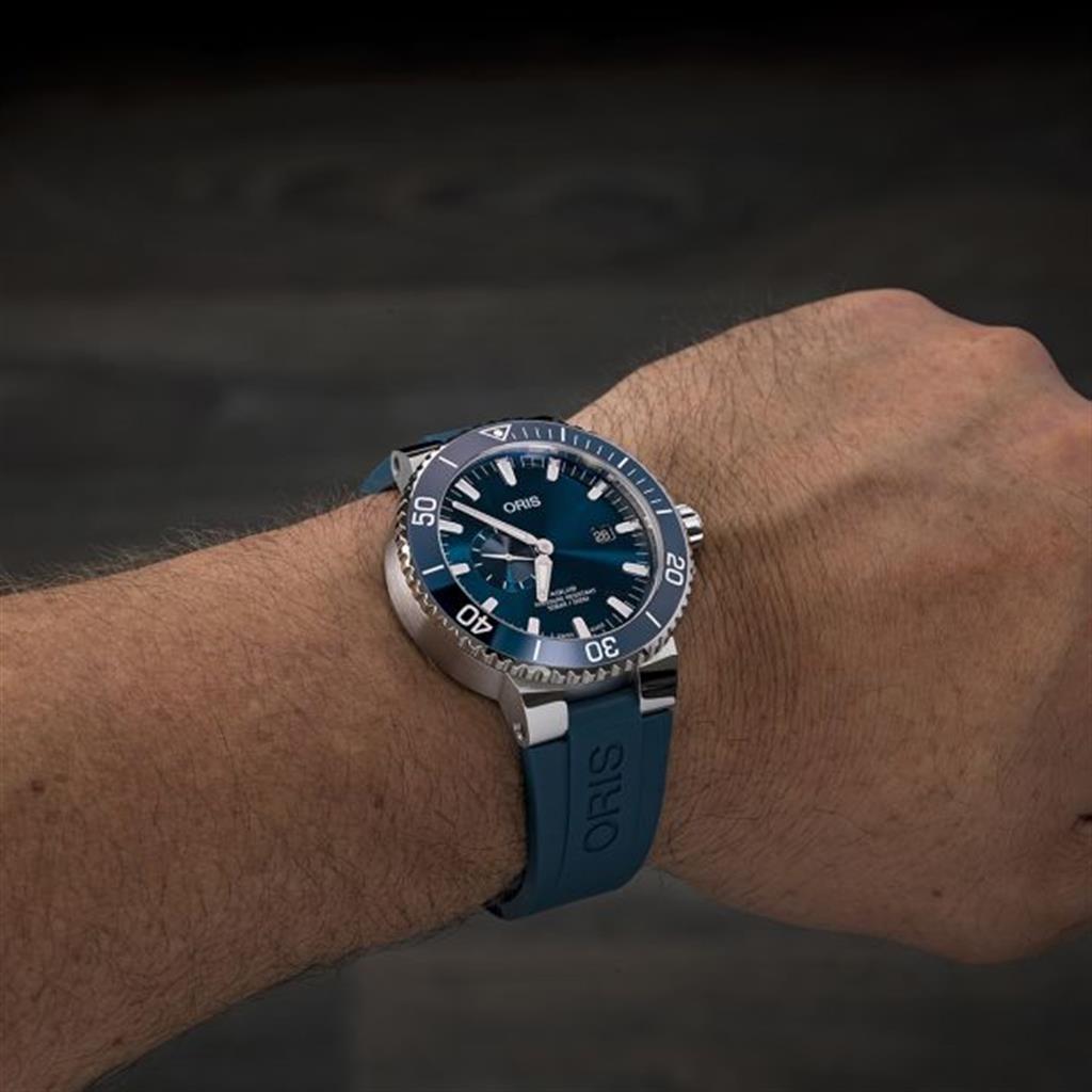 Oris Aquis Small Second Date Blue Dial Rubber Strap Watch | 45.5mm | 01 743 7733 4155-07 4 24 69EB
