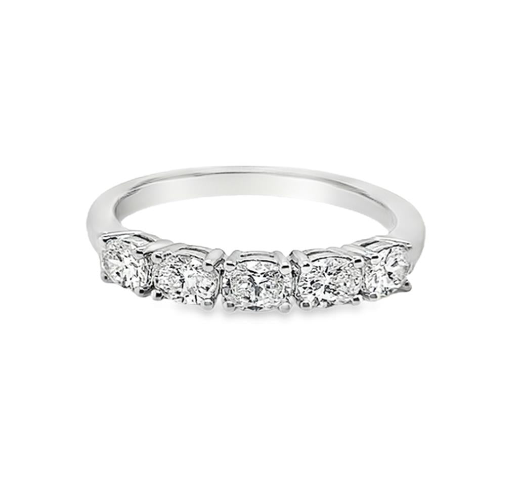 18kt White Gold Oval Diamond Band